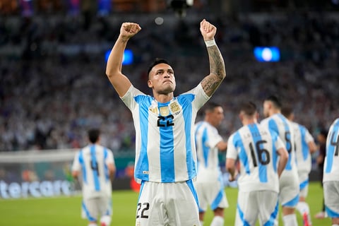 Lautaro Martínez celebrates scoring his side's opening goal 